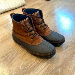 UGG weatherproof Duck Boots. Size 10
